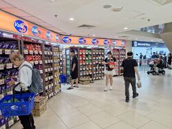 Lucky Plaza (D9), Retail #594370691